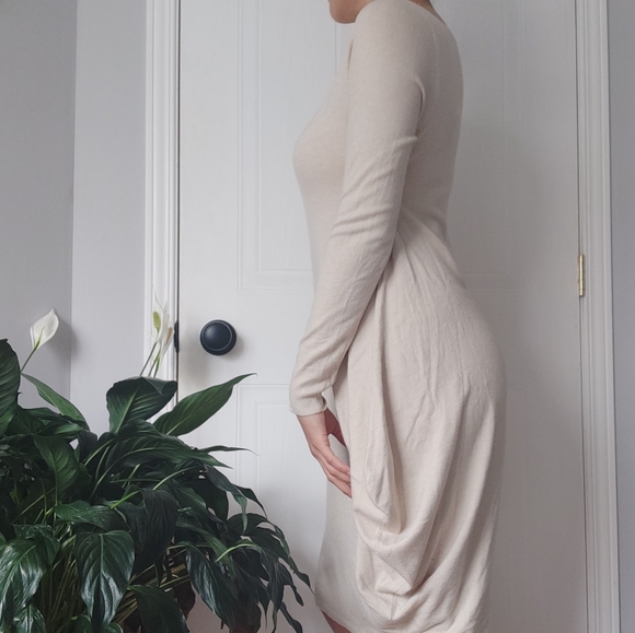 Beige long sleeved dress - Picture 2 of 5